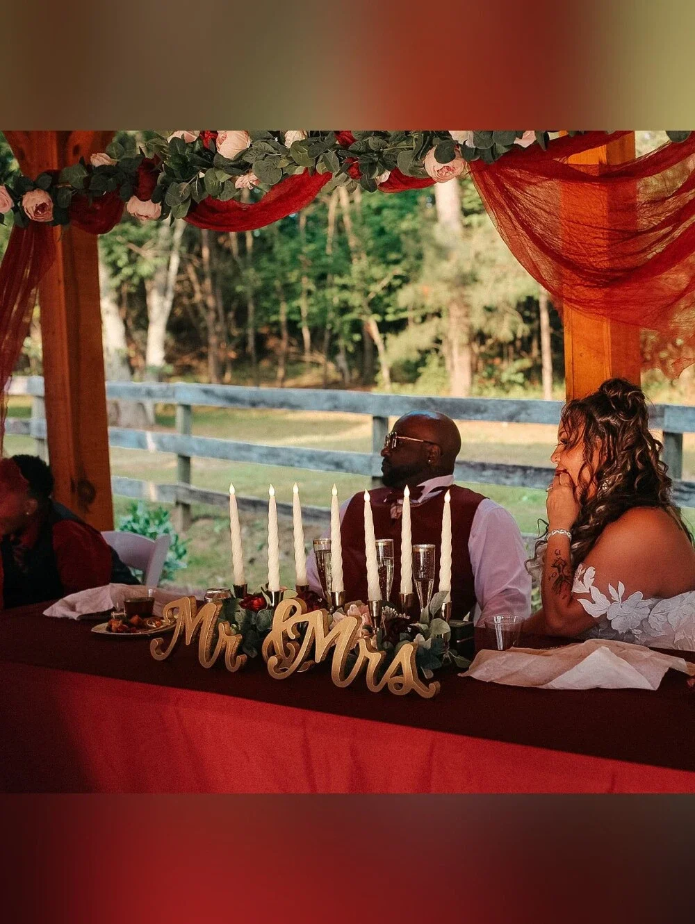 Gold 'Mr & Mrs' Wedding Decor - Elegant Script Sign/ Stands